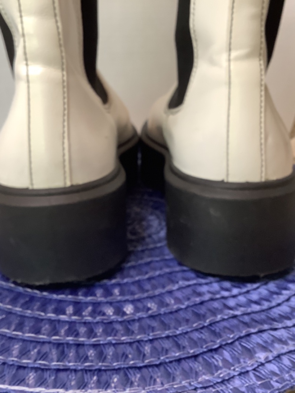 EUC ASOS design white black Chelsea boots platform - Picture 16 of 16